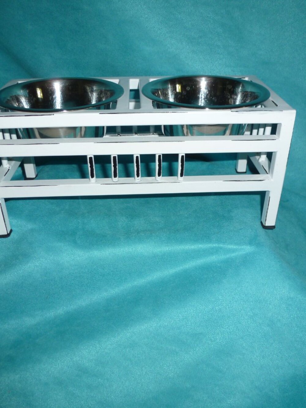 Elevated Feeding Station Small Dog/Cat Distressed Metal 2 stainless steel bowls - Picture 3 of 10